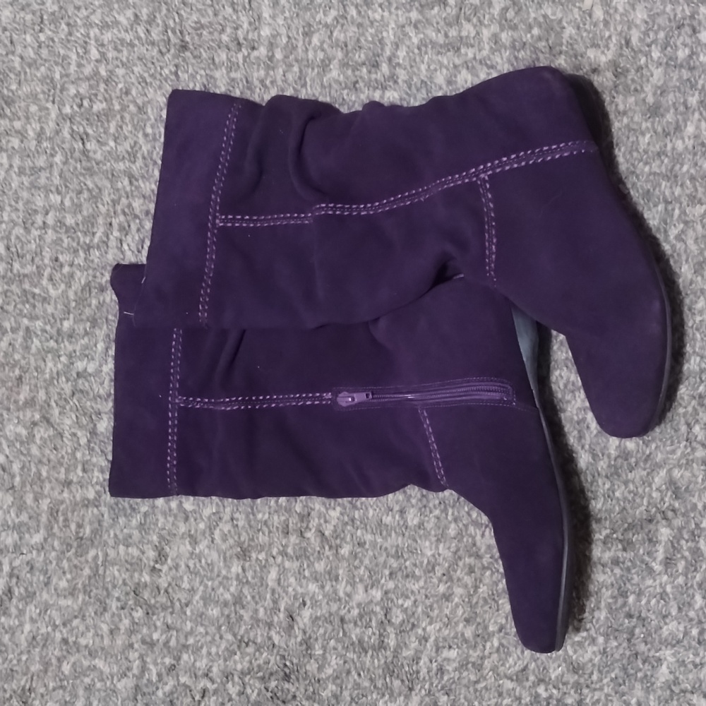 Size 6.5 purple boots